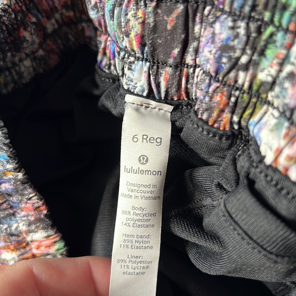 Lululemon - Picture 3 of 3